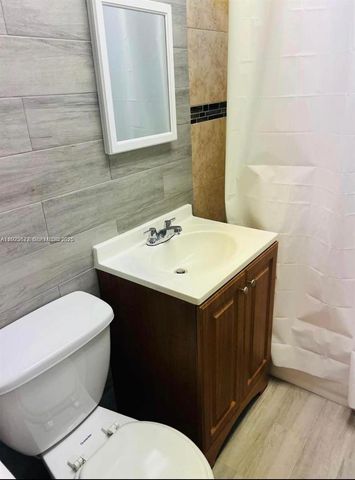 1400 NE 148th St, Miami, FL 33161