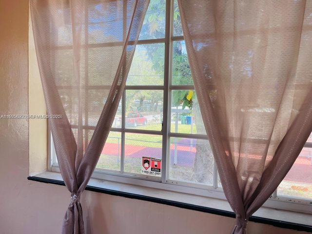 1400 NE 148th St, Miami, FL 33161