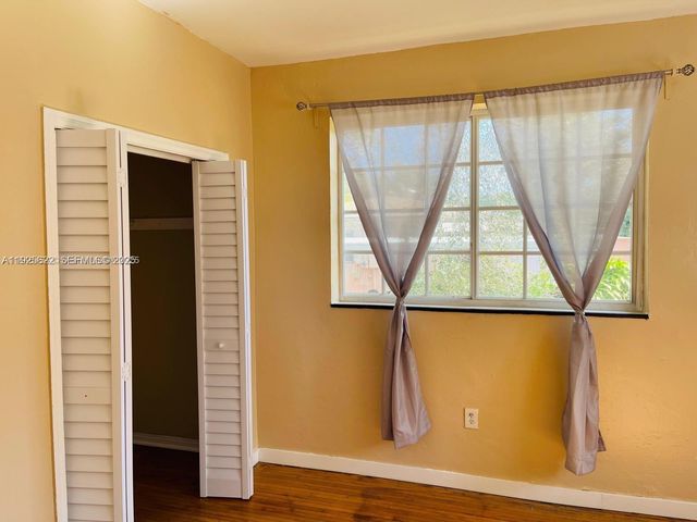 1400 NE 148th St, Miami, FL 33161