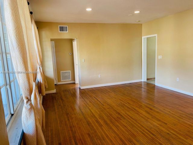 1400 NE 148th St, Miami, FL 33161