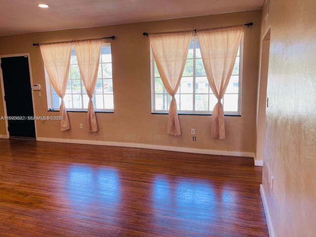 1400 NE 148th St, Miami, FL 33161