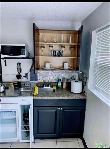 1400 NE 148th St, Miami, FL 33161