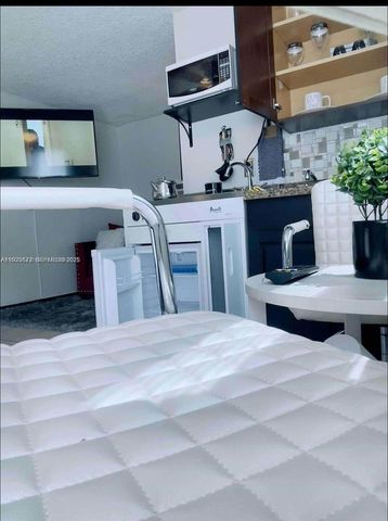 1400 NE 148th St, Miami, FL 33161