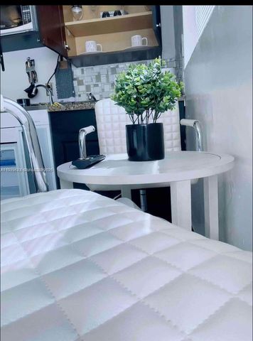 1400 NE 148th St, Miami, FL 33161