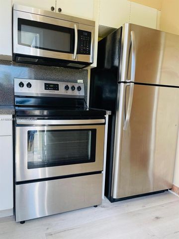 1400 NE 148th St, Miami, FL 33161