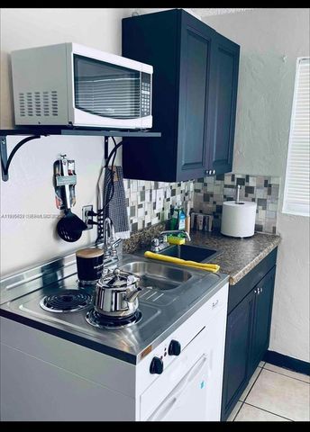 1400 NE 148th St, Miami, FL 33161