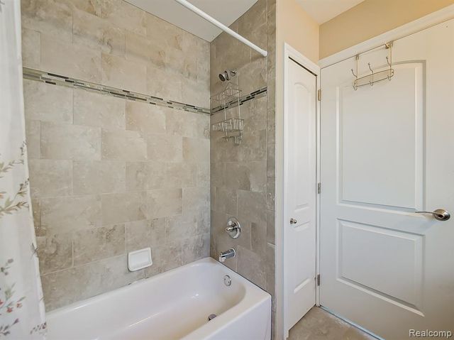 6960 Norway Drive, Troy, MI 48085