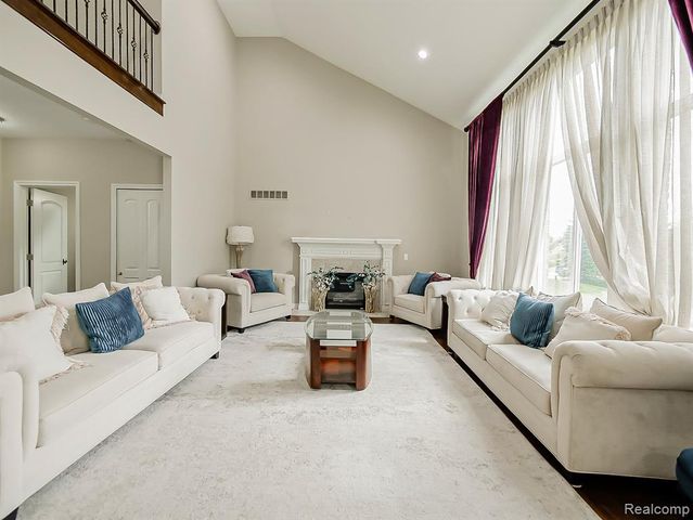 6960 Norway Drive, Troy, MI 48085