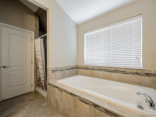 6960 Norway Drive, Troy, MI 48085