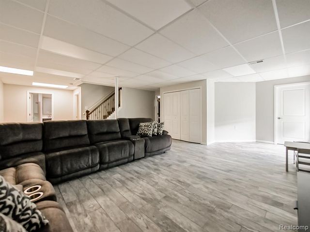 6960 Norway Drive, Troy, MI 48085