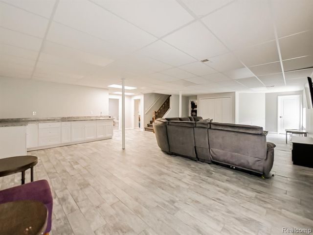 6960 Norway Drive, Troy, MI 48085