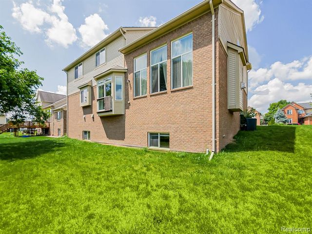 6960 Norway Drive, Troy, MI 48085