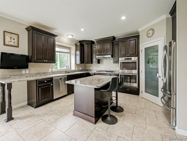 6960 Norway Drive, Troy, MI 48085