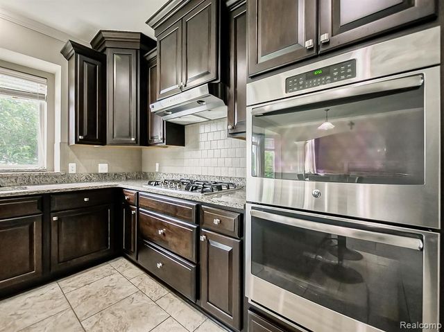 6960 Norway Drive, Troy, MI 48085