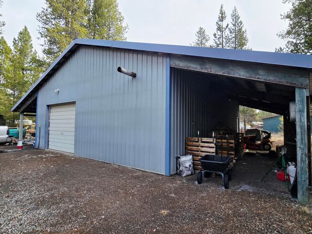 53156 Day Road, La Pine, OR 97739