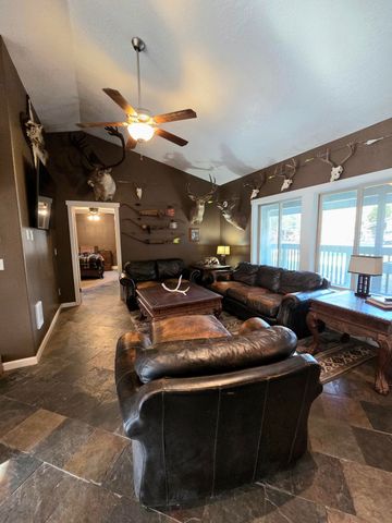 53156 Day Road, La Pine, OR 97739