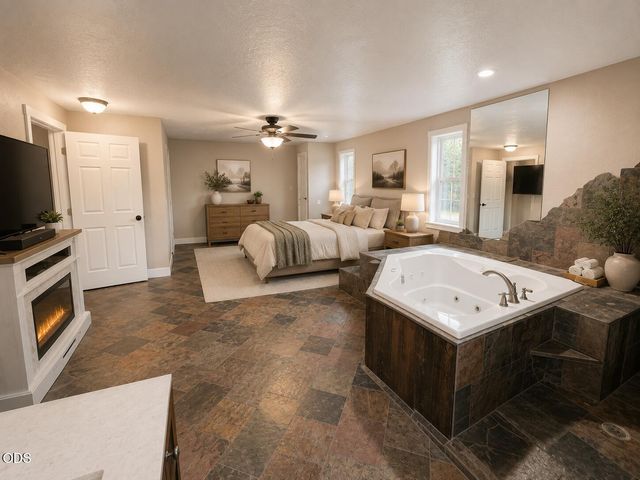 53156 Day Road, La Pine, OR 97739
