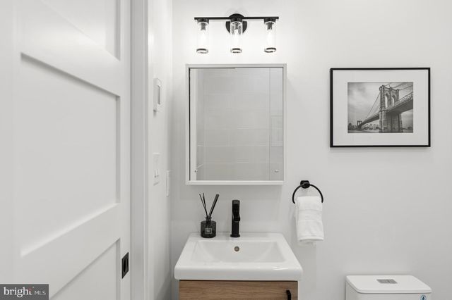 906 WADE AVE, Rockville, MD 20851