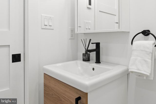 906 WADE AVE, Rockville, MD 20851