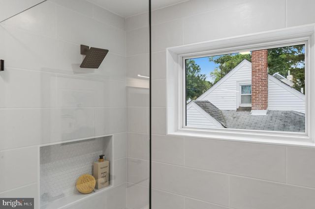 906 WADE AVE, Rockville, MD 20851