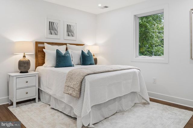 906 WADE AVE, Rockville, MD 20851