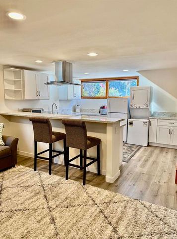 2538 Foothill Drive B, Vista, CA 92084