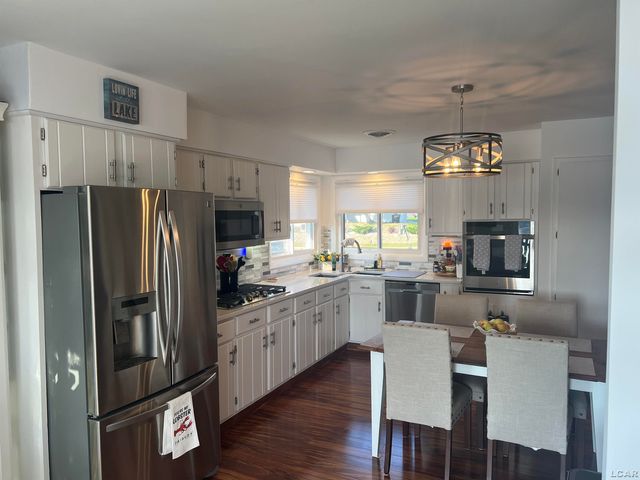 126 E Princess Drive, Brooklyn, MI 49230