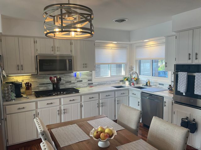 126 E Princess Drive, Brooklyn, MI 49230