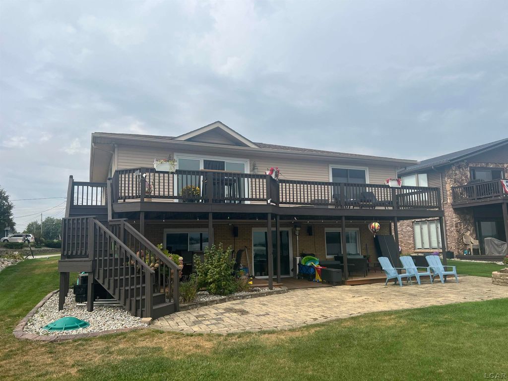 126 E Princess Drive, Brooklyn, MI 49230