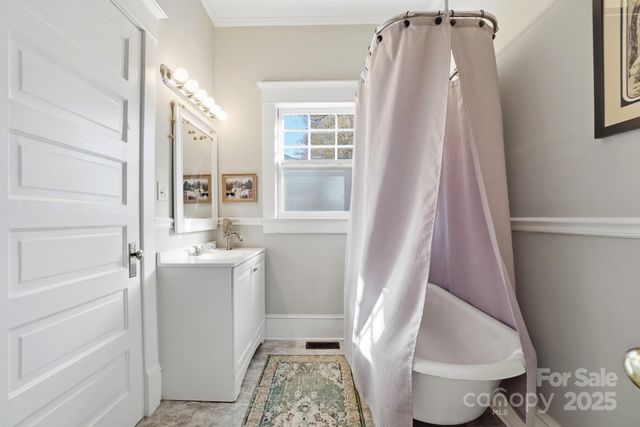 221 N Patterson Street, Statesville, NC 28677