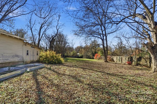 221 N Patterson Street, Statesville, NC 28677