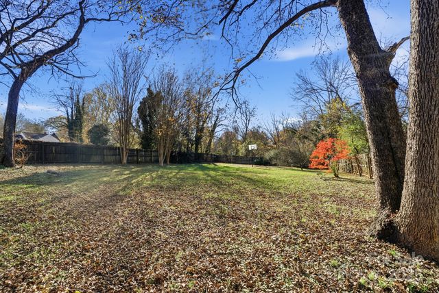 221 N Patterson Street, Statesville, NC 28677