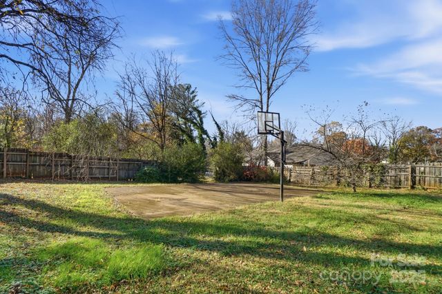 221 N Patterson Street, Statesville, NC 28677