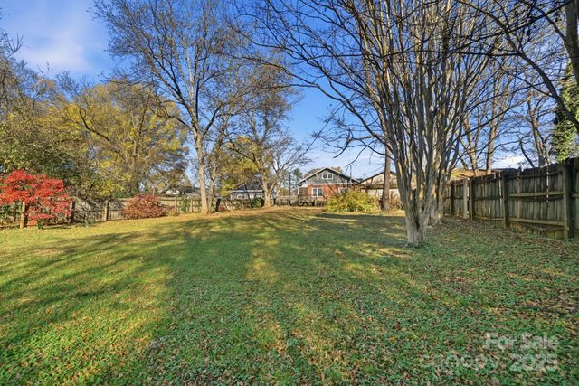 221 N Patterson Street, Statesville, NC 28677