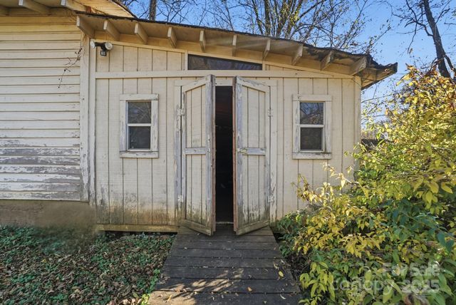 221 N Patterson Street, Statesville, NC 28677