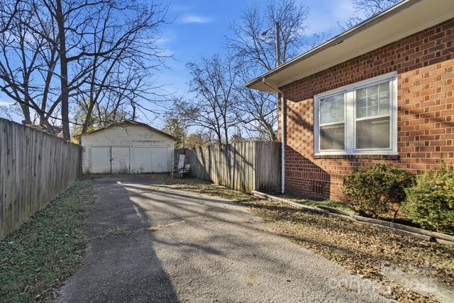 221 N Patterson Street, Statesville, NC 28677