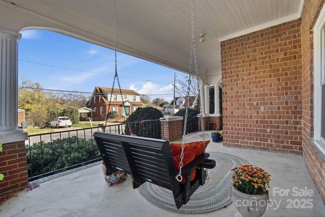 221 N Patterson Street, Statesville, NC 28677