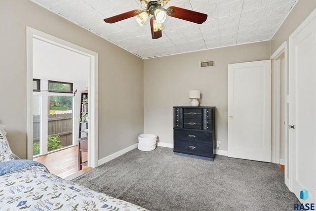 1910 S Phillips Ave Avenue, Sioux Falls, SD 57105