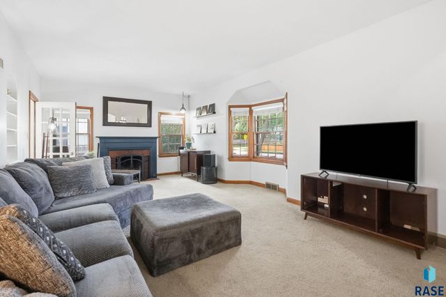 1910 S Phillips Ave Avenue, Sioux Falls, SD 57105