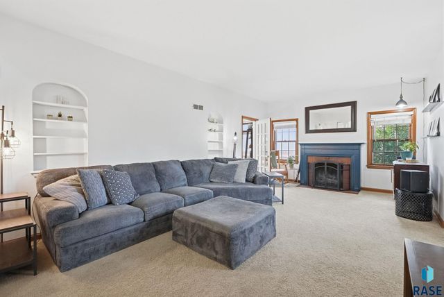 1910 S Phillips Ave Avenue, Sioux Falls, SD 57105