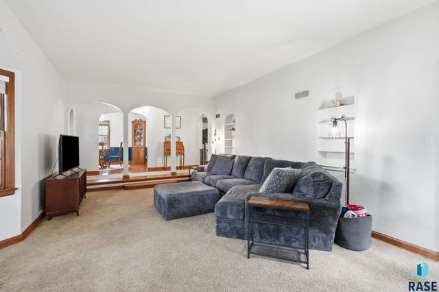 1910 S Phillips Ave Avenue, Sioux Falls, SD 57105