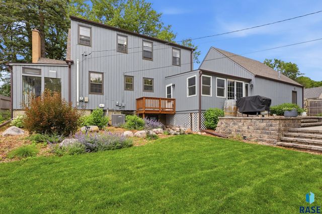 1910 S Phillips Ave Avenue, Sioux Falls, SD 57105