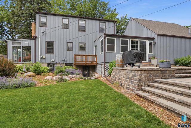 1910 S Phillips Ave Avenue, Sioux Falls, SD 57105