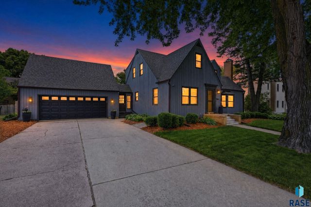 1910 S Phillips Ave Avenue, Sioux Falls, SD 57105