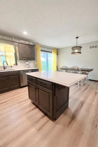 124 Heatherwood Drive, Howard, OH 43028