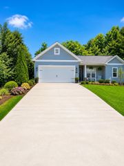 124 Heatherwood Drive, Howard, OH 43028