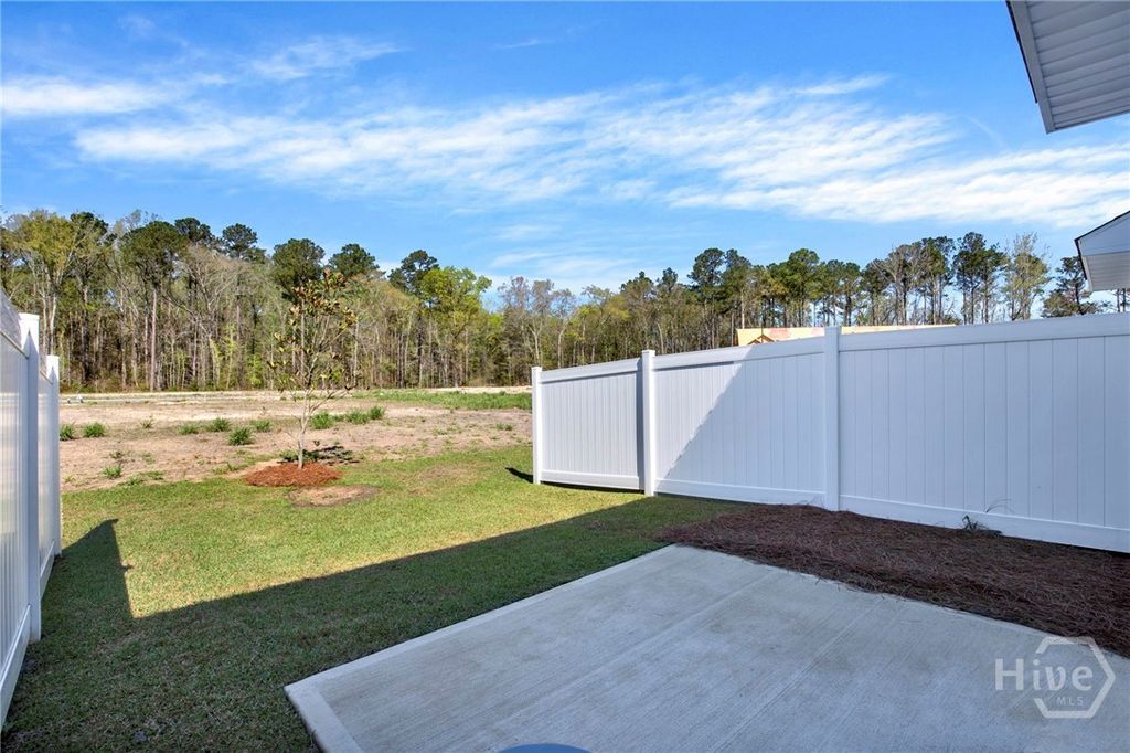 Image 7 of property listing at 77 Dorsey Drive, Richmond Hill, GA 31324