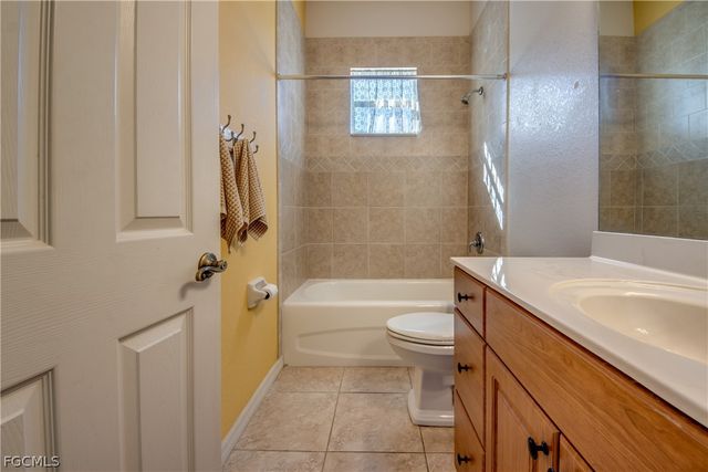 1705 SW 44th TER, Cape Coral, FL 33914