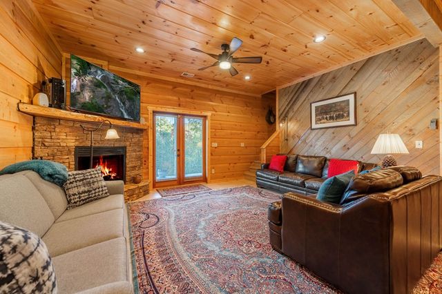 709 Laurel Creek Trail, Blue Ridge, GA 30513