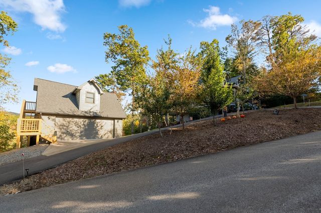 709 Laurel Creek Trail, Blue Ridge, GA 30513